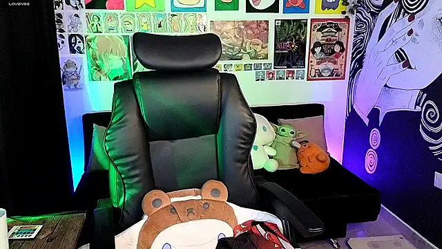 Snapshot of Yuhwan_ chatting on 11.25.25 Yuhwan online show from 11.25.25