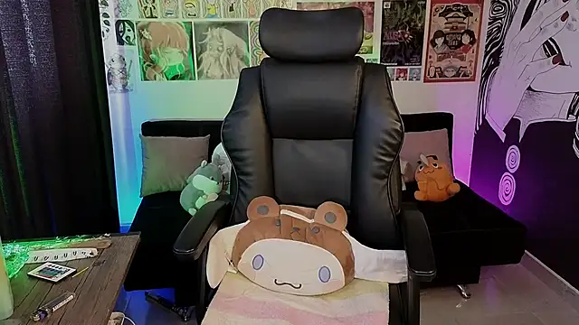 Yuhwan  online show from 02.25.26