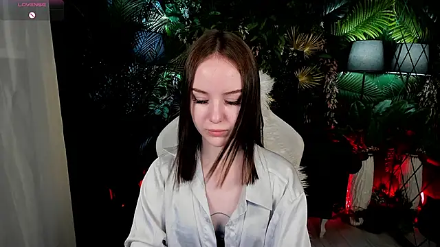 Snapshot of MarySparkle chatting on 11.18.25 MarySparkle online show from 11.18.25