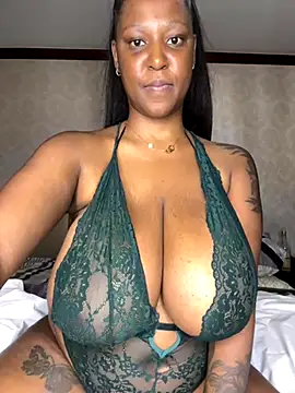 Snapshot of sexyBoobies98 chatting on 10.30.25 sexyBoobies98 online show from 10.30.25