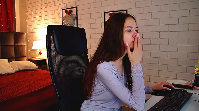 UliaNeer online show from 04.17.26