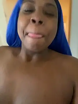 Snapshot of BlueMoney100 chatting on 10.26.25 BlueMoney100 online show from 10.26.25