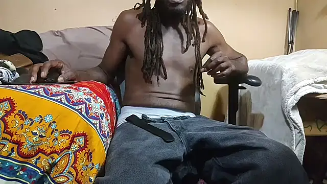 Snapshot of EYEzIAM chatting on 10.12.25 EYEzIAM online show from 10.12.25