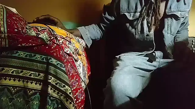 Snapshot of EYEzIAM chatting on 11.06.25 EYEzIAM online show from 11.06.25