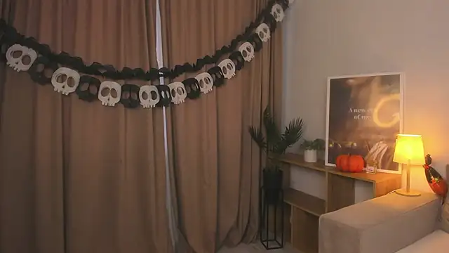 Elina Star online show from 10.28.25