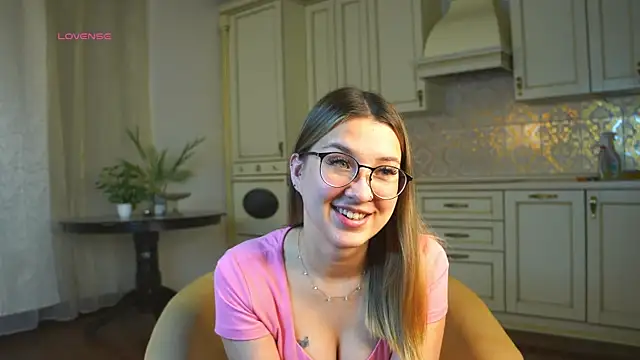 DarelleFaux online show from 10.22.25