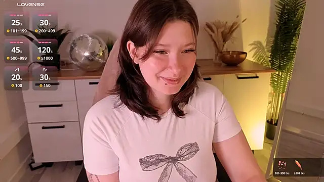 Snapshot of Sofi_Spark chatting on 12.04.25 Sofi Spark online show from 12.04.25