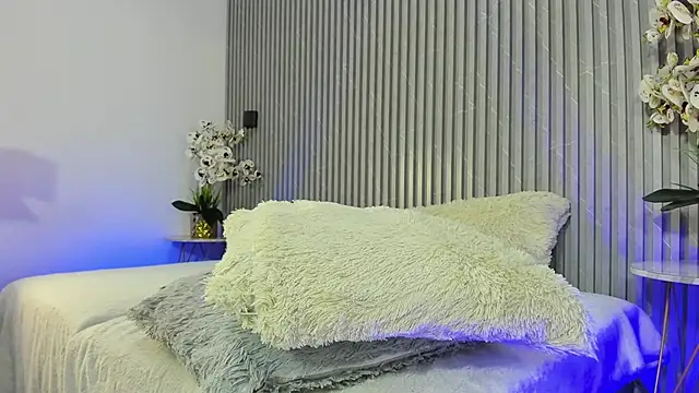 Snapshot of SOPHICOLLINS chatting on 09.25.25 SOPHICOLLINS online show from 09.25.25