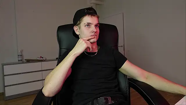 Snapshot of Mark_Karson chatting on 11.15.25 Mark Karson online show from 11.15.25