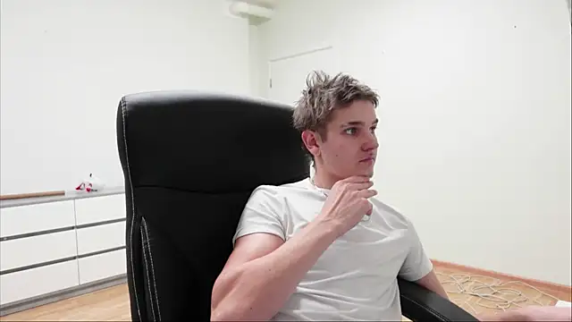 Snapshot of Mark_Karson chatting on 11.21.25 Mark Karson online show from 11.21.25