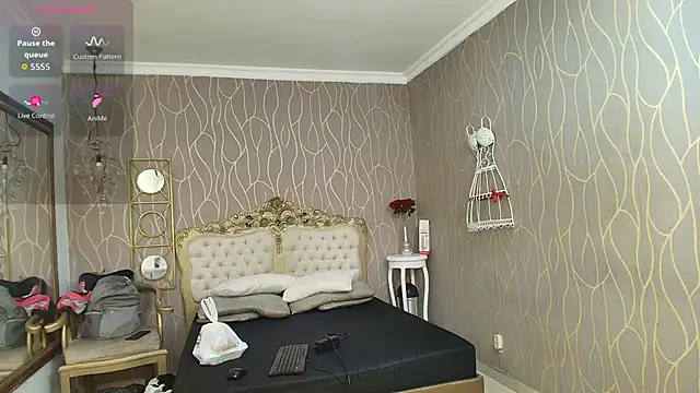 Snapshot of katybrownss chatting on 10.20.25 katybrownss online show from 10.20.25