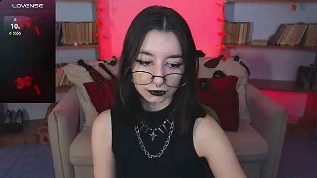 Snapshot of Mistress__Marcelline chatting on 09.19.25 Mistress Marcelline online show from 09.19.25