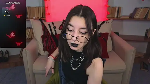 Snapshot of Mistress__Marcelline chatting on 09.21.25 Mistress Marcelline online show from 09.21.25