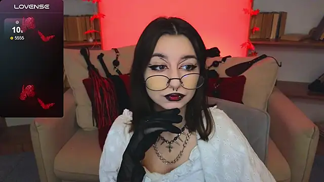 Snapshot of Mistress__Marcelline chatting on 10.06.25 Mistress Marcelline online show from 10.06.25