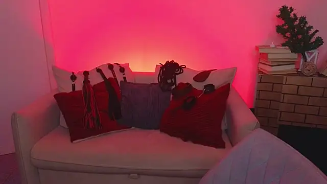 Snapshot of Mistress__Marcelline chatting on 12.18.25 Mistress Marcelline online show from 12.18.25