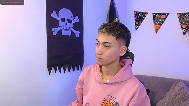 yulian vasquez online show from 10.17.25