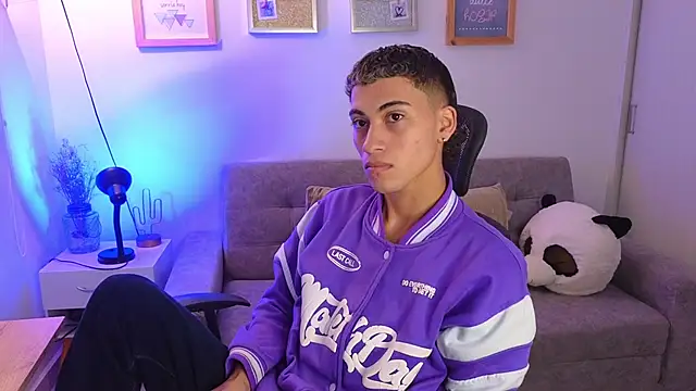 yulian vasquez online show from 11.24.25