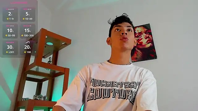 LoganTwink18 online show from 12.04.25