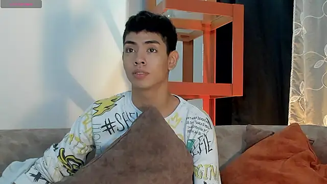 LoganTwink18 online show from 02.07.26