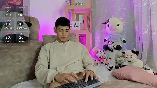 LoganTwink18 online show from 02.14.26