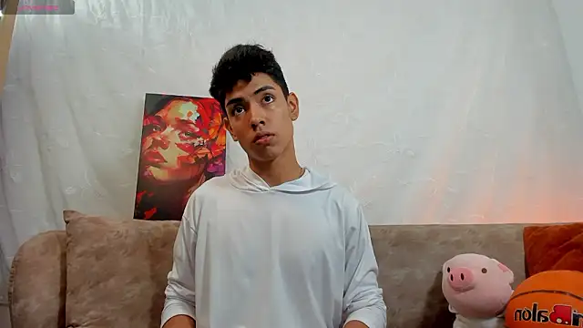 LoganTwink18 online show from 03.27.26