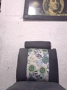 Snapshot of Valenn_fernandez chatting on 10.21.25 Valenn fernandez online show from 10.21.25