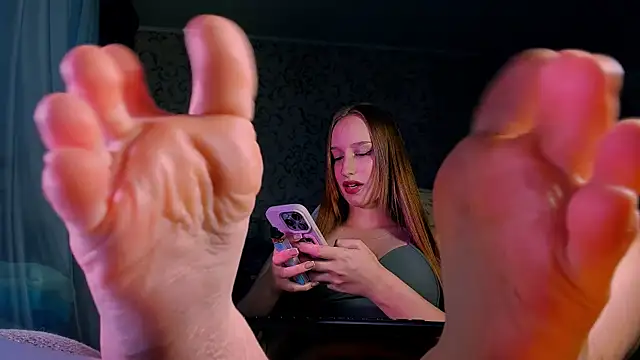 DarcySiren online show from 10.13.25