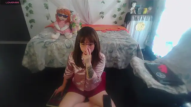 Snapshot of Mitsuha_gate chatting on 04.22.26 Mitsuha gate online show from 04.22.26