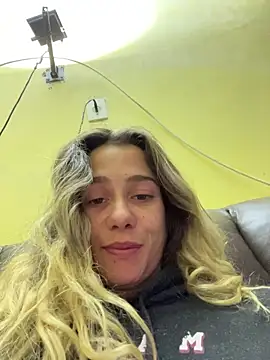 Snapshot of blond-96 chatting on 11.18.25 blond-96 online show from 11.18.25