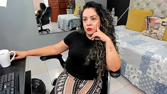 Snapshot of kris_milff chatting on 09.26.25 kris milff online show from 09.26.25