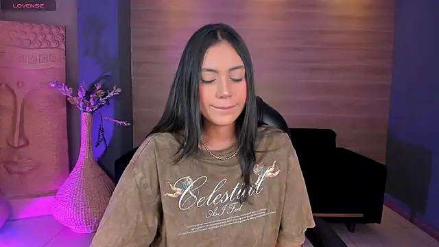 Snapshot of AmbarJames_ chatting on 10.21.25 AmbarJames online show from 10.21.25