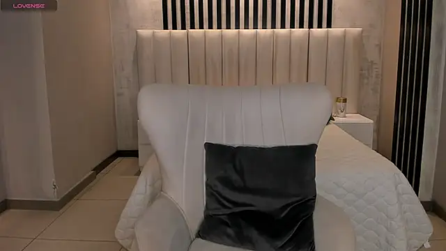 AmbarJames  online show from 04.04.26