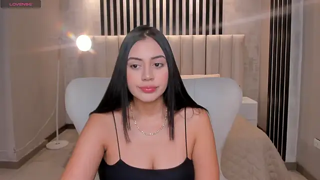 Snapshot of AmbarJames_ chatting on 04.22.26 AmbarJames online show from 04.22.26