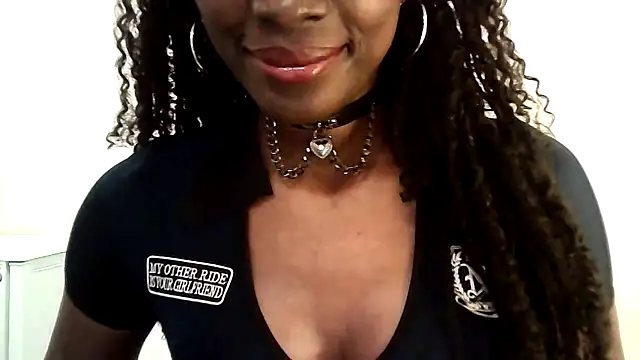 Snapshot of Chatdoll2 chatting on 10.18.25 Chatdoll2 online show from 10.18.25