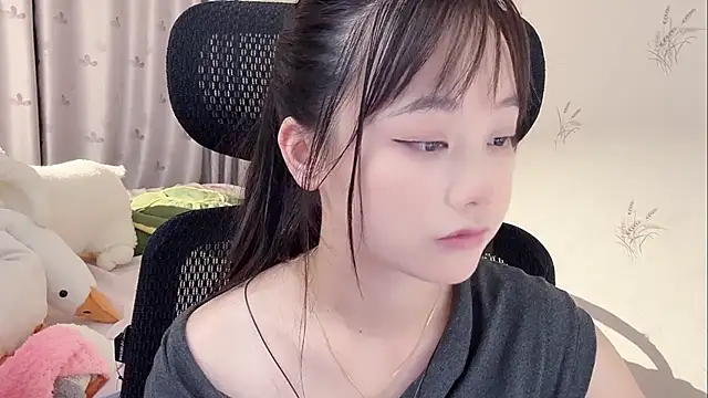 Snapshot of puppy-999 chatting on 05.21.26 puppy-999 online show from 05.21.26
