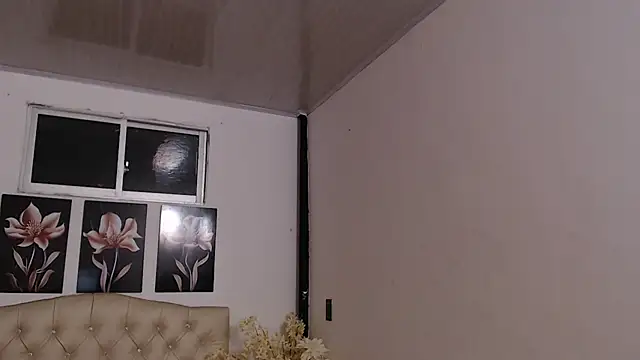 Snapshot of pinky_f00x chatting on 09.14.25 pinky f00x online show from 09.14.25