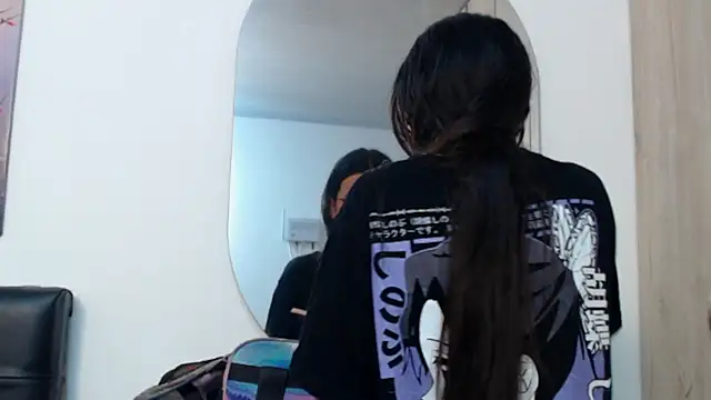 Snapshot of pinky_f00x chatting on 11.20.25 pinky f00x online show from 11.20.25