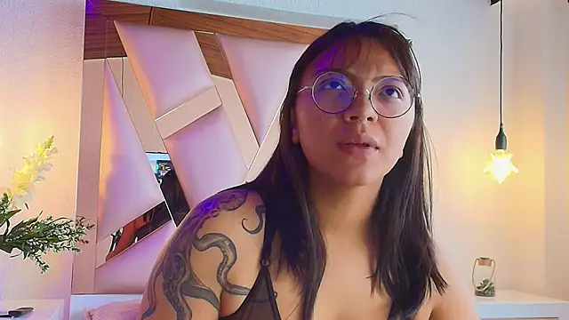 Snapshot of Victoria_Thompson1 chatting on 09.19.25 Victoria Thompson1 online show from 09.19.25