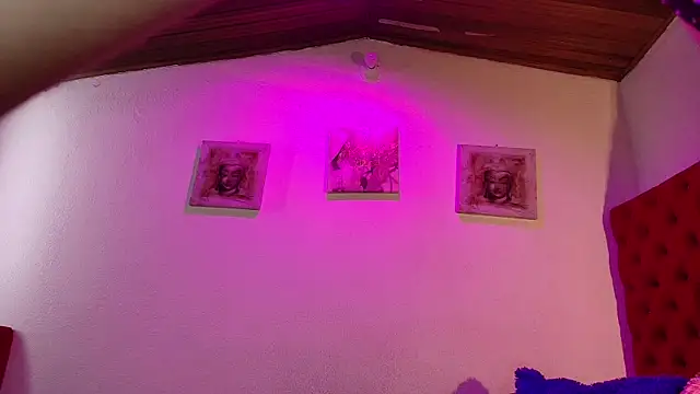 Snapshot of Victoria_Thompson1 chatting on 10.08.25 Victoria Thompson1 online show from 10.08.25