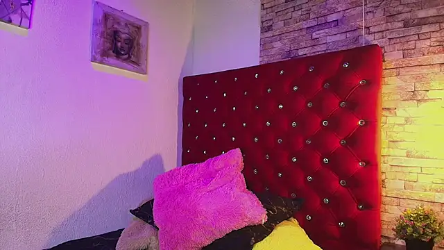 Snapshot of Victoria_Thompson1 chatting on 10.14.25 Victoria Thompson1 online show from 10.14.25