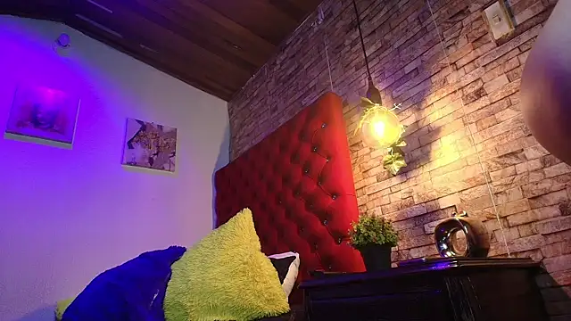 Snapshot of Victoria_Thompson1 chatting on 11.08.25 Victoria Thompson1 online show from 11.08.25