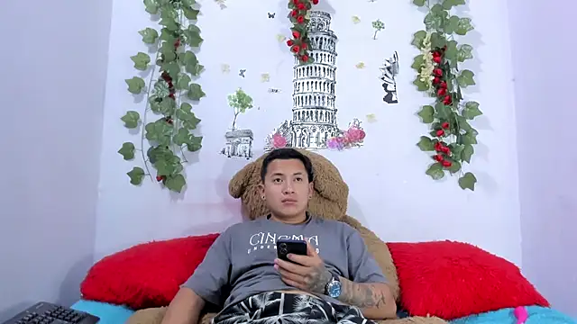 NataliaAndJulliam online show from 01.11.26