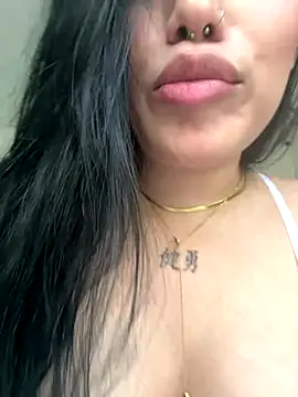 Bella  Wood online show from 09.28.25