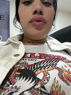 Bella  Wood online show from 10.10.25