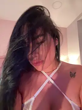 Bella  Wood online show from 10.16.25