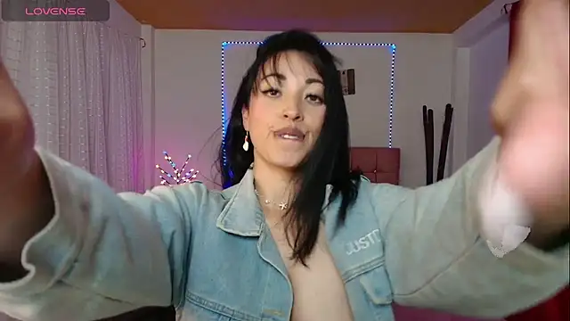 Snapshot of hannagomez_24 chatting on 06.01.26 hannagomez 24 online show from 06.01.26