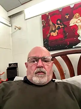 Snapshot of d-dirtydog chatting on 12.04.25 d-dirtydog online show from 12.04.25