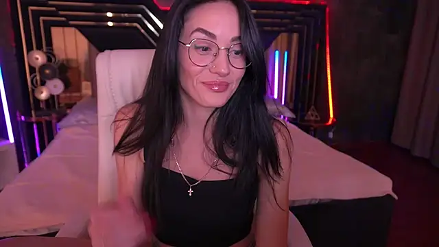 Snapshot of EviLune chatting on 09.21.25 EviLune online show from 09.21.25