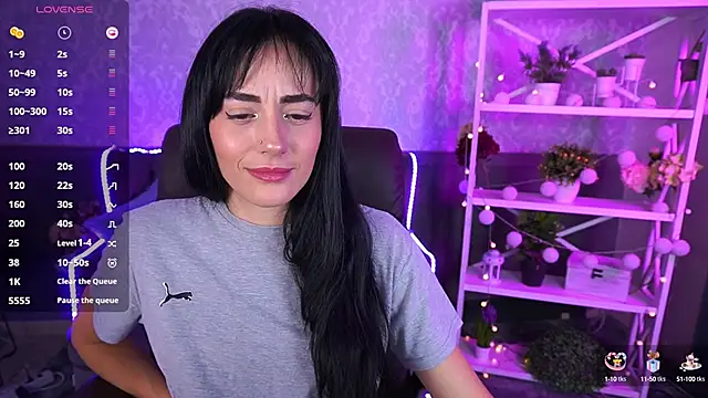 Snapshot of EviLune chatting on 10.10.25 EviLune online show from 10.10.25