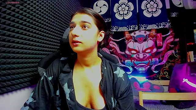 Snapshot of Elfy_Rare_ chatting on 09.22.25 Elfy Rare online show from 09.22.25